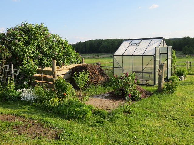 Gartenhaus mit Beet